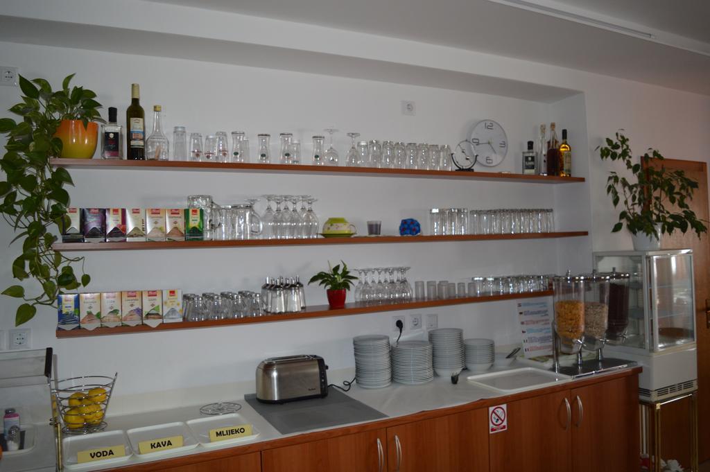 Bed and Breakfast Pansion Antonio Slavonski Brod Exterior foto